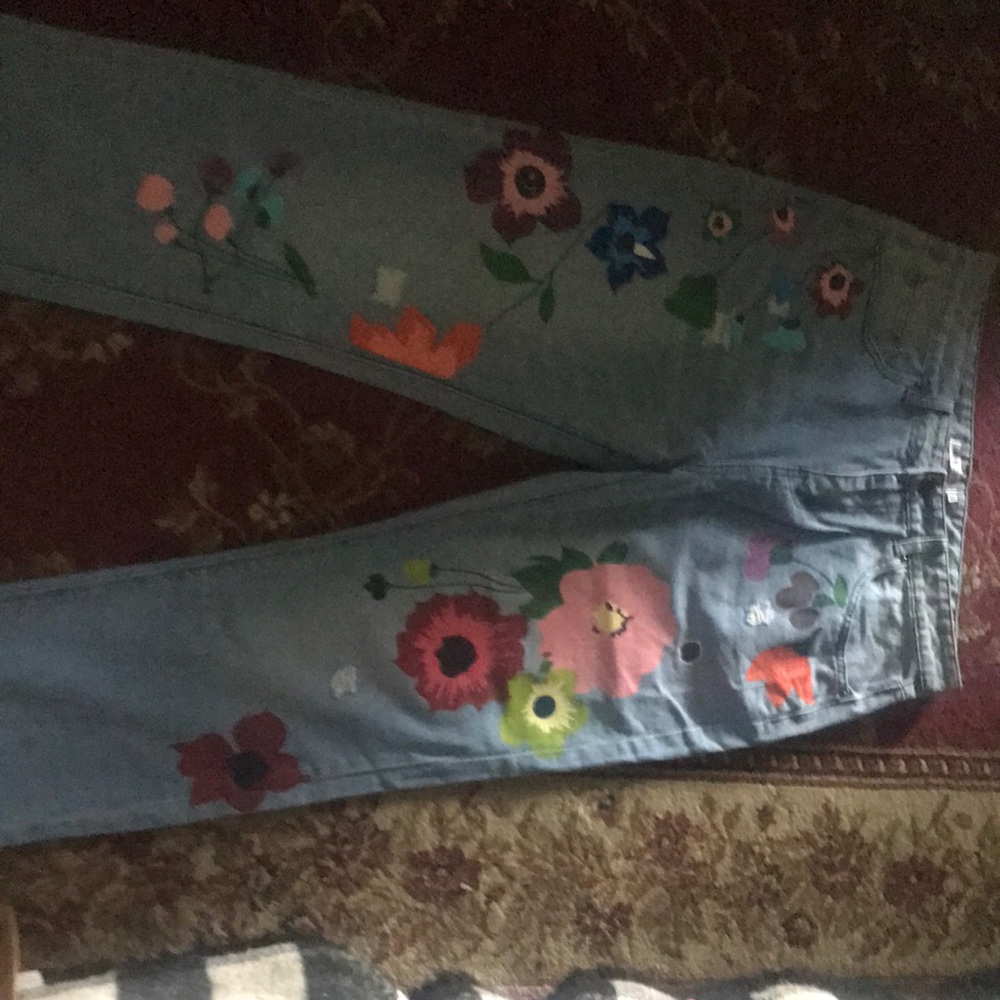 Brand NWOT really adorable hand painted flowers 💐